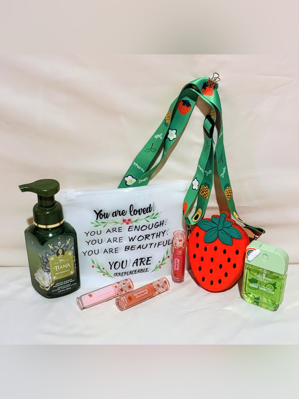 Bath & Body Works Tiana Foaming Handwash w/Strawberry Accessories - nwot